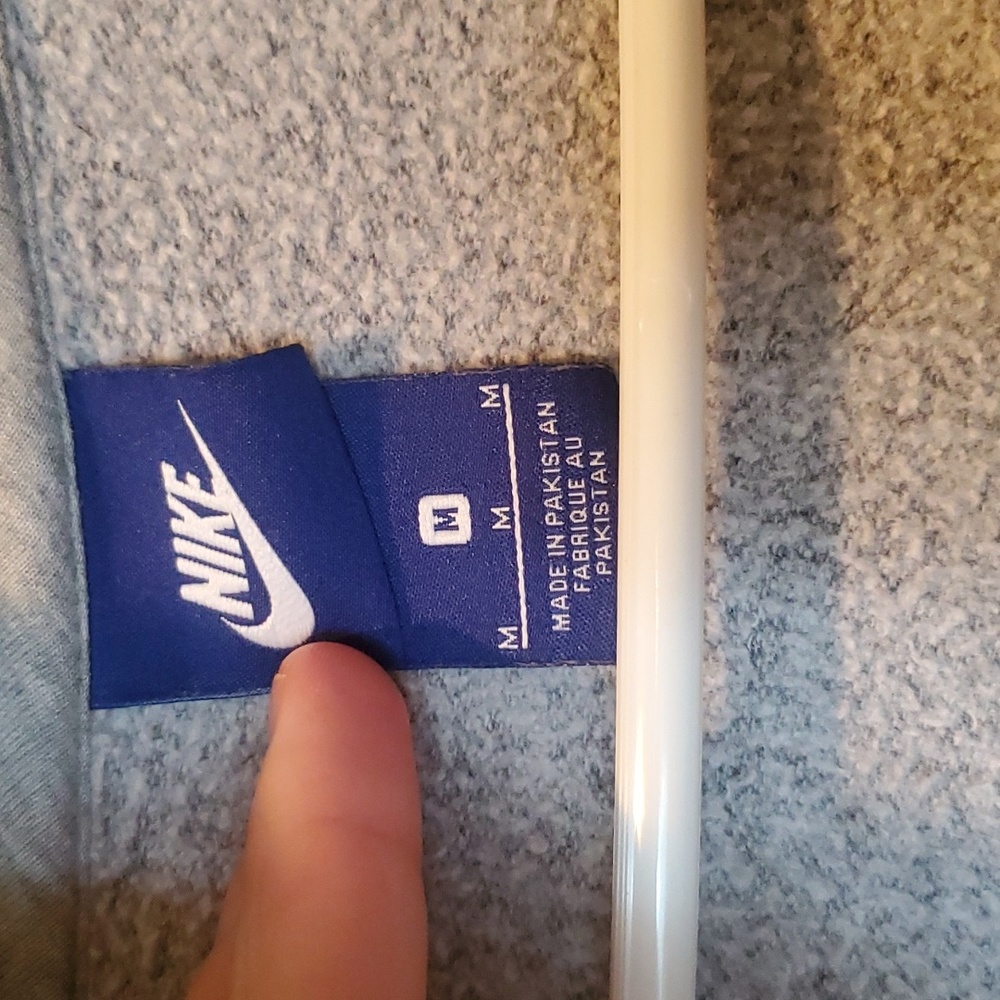 Nike sweatshirt - Picture 2 of 3